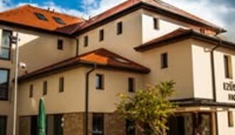 Jade-Silver Bridge Hotel & Restaurant